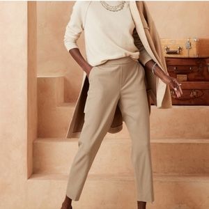 NWOT - Banana Republic | Hayden Taper Pant in Tan Size 6
